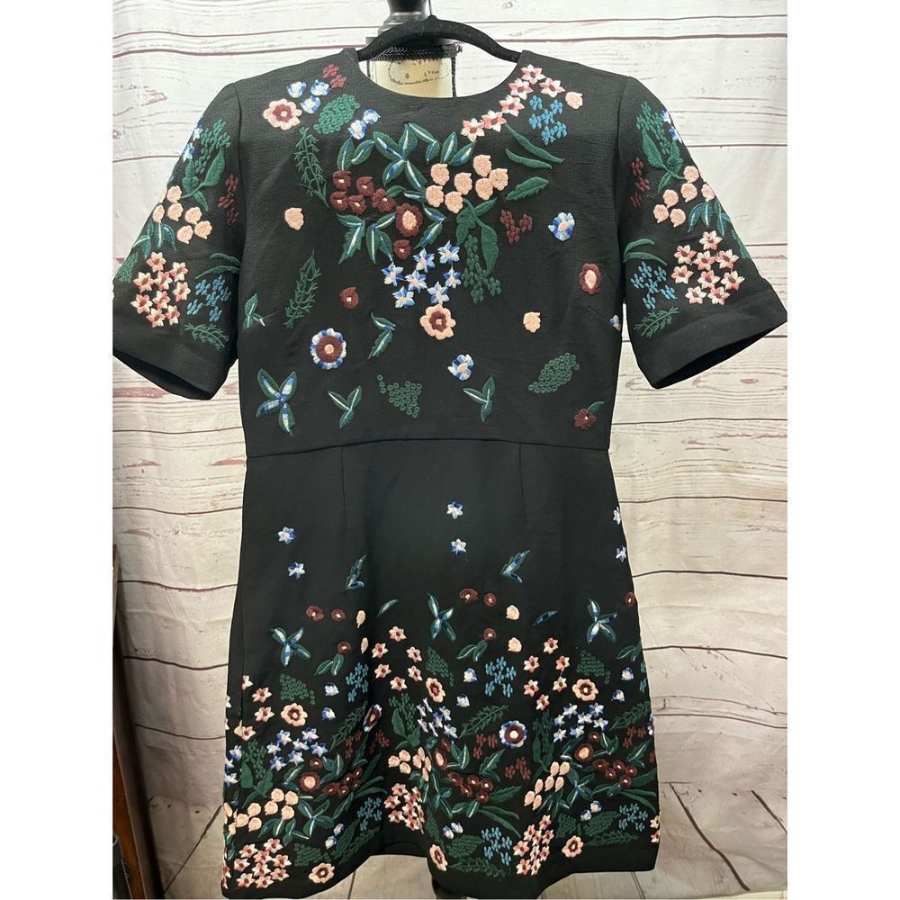 Context -Lord and Taylor size 6 black dress with flowers (2092)
